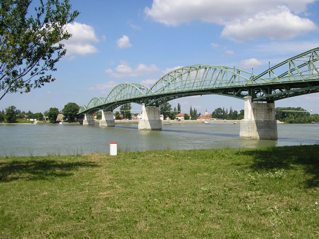 71 Esztergom (Ostřihom), Dunaj a most Márie-Valérie, 06.07.11